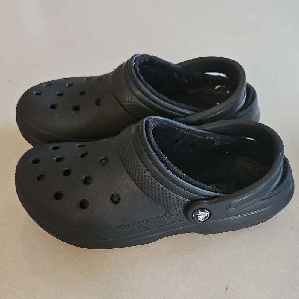Black Lined Crocs